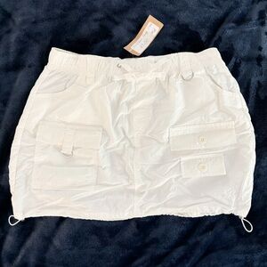 medium urban daizy white adapt cargo skirt